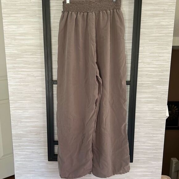Thread & Supply taupe tan lyocell flowy L - Picture 4 of 4
